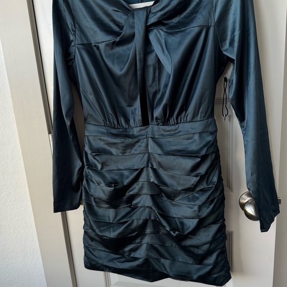 ASTR The Label Petrova Satin Front Cutout Long Sleeve Mini Dress Sz M Dark Teal - Picture 7 of 13